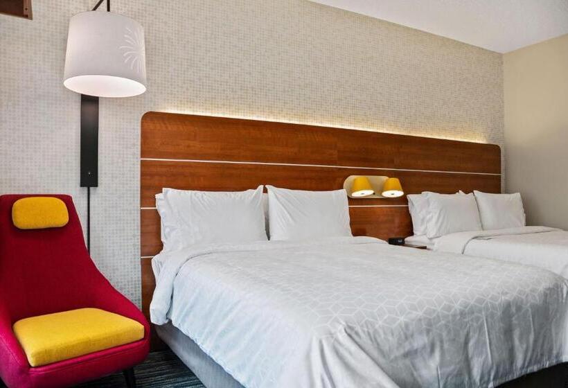 Номер Стандарт Адаптированный для Инвалидов, Holiday Inn Express & Suites Orlando  Lake Buena Vista, An Ihg