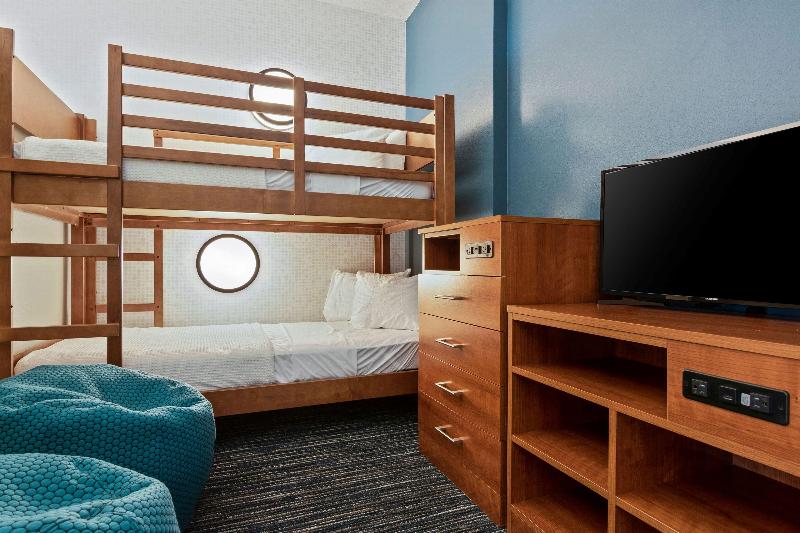 Люкс Кровать Кинг, Holiday Inn Express & Suites Orlando  Lake Buena Vista, An Ihg