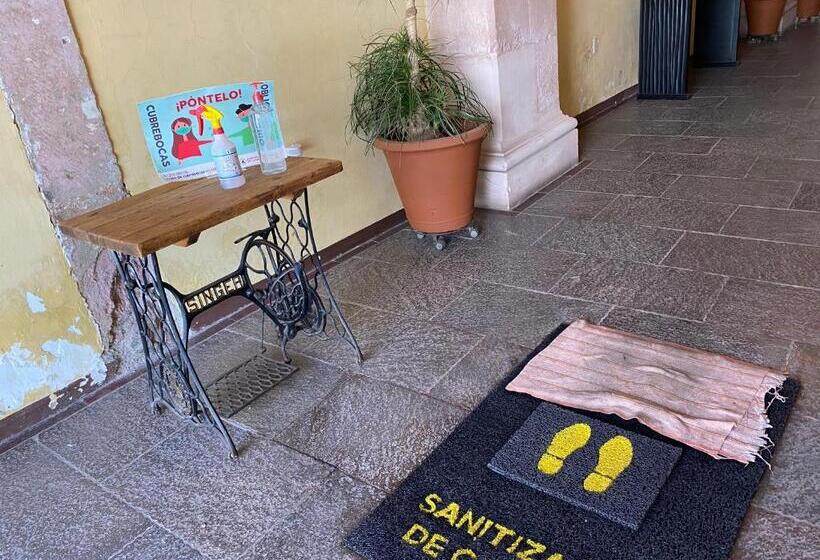 سوییت جونیور, Casa Faroles Centro Histórico