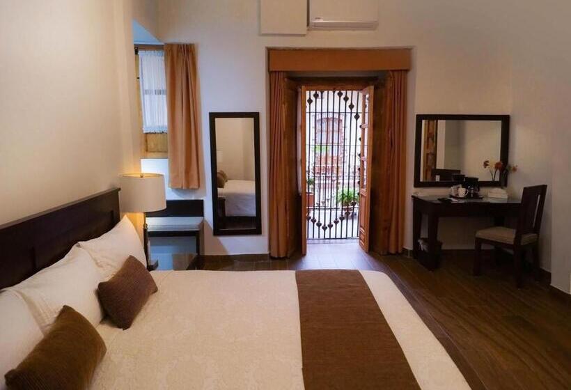 سوییت جونیور, Casa Faroles Centro Histórico