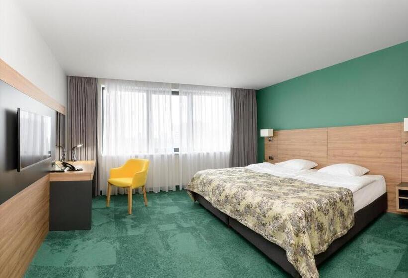 Superior room with lake view, Favor Park