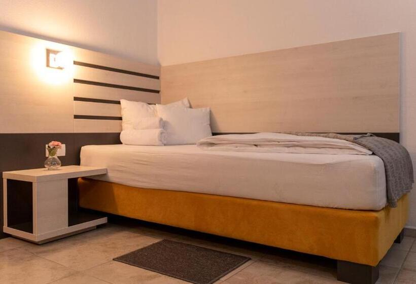 اتاق استاندارد یک نفره, Garni Hotel 11tica Dm