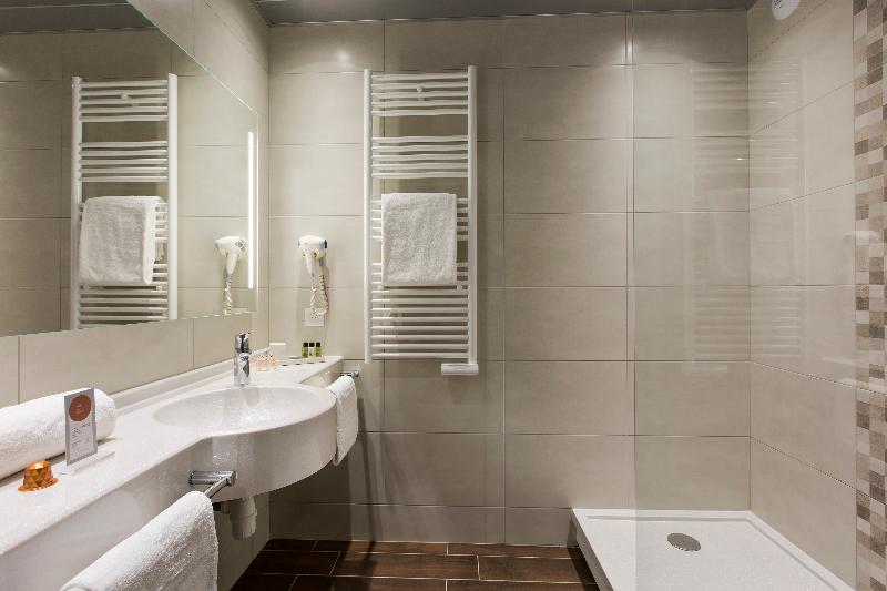 스탠다드 트리플 룸, B&b Hotel Strasbourg Nord Schiltigheim Lac 4 étoiles