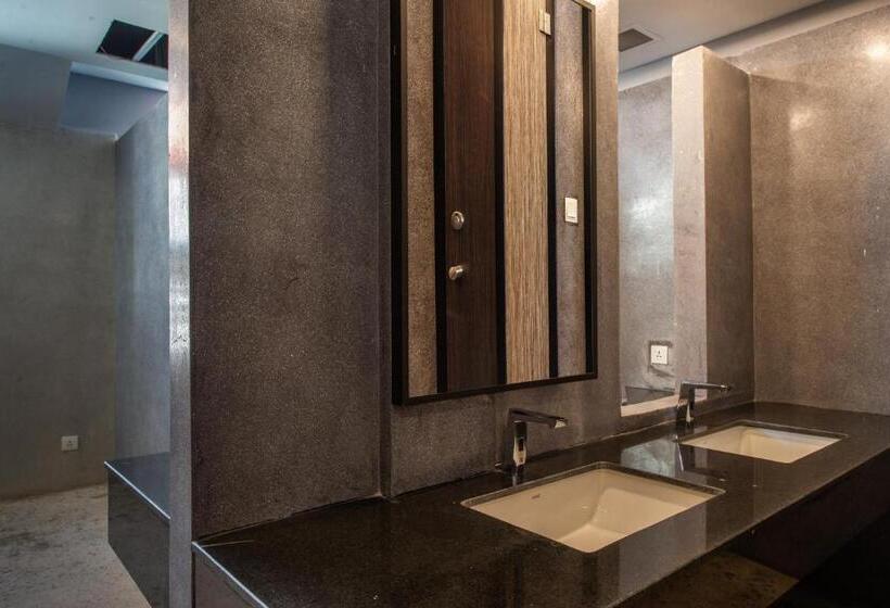 اتاق استاندارد با سرویس بهداشتی مشترک, The Twizt   Lifestyle Hostel &