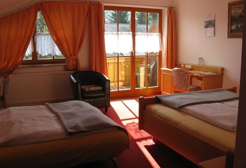 スタンダード４人部屋, Alpenhotel Allgäu