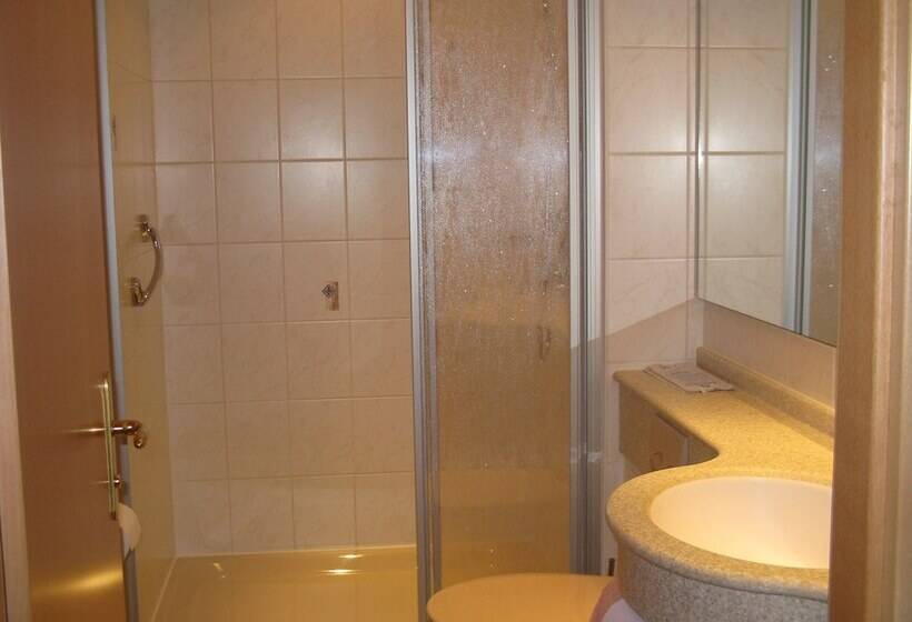 スタンダード４人部屋, Alpenhotel Allgäu