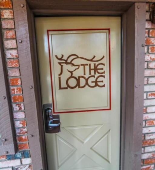 스탠다드 스튜디오, The Lodge At Lake Tahoe