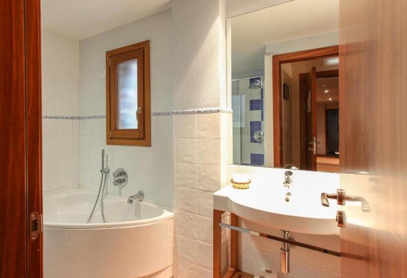 Номер Стандарт, Hostal Les Roquetes