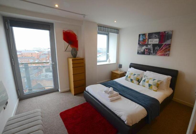 آپارتمان 2 خوابه, Cranbrook House Apartments   Near Ice Arena