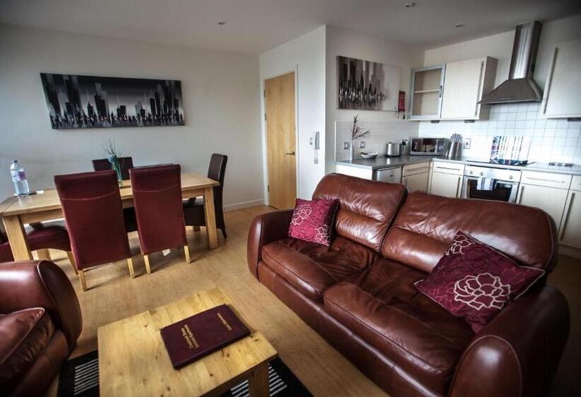 آپارتمان 2 خوابه, Cranbrook House Apartments   Near Ice Arena