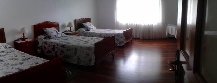 חדר סטנדרט לשלושה עם חדר אמבטיה משוף, Hostal Pumar