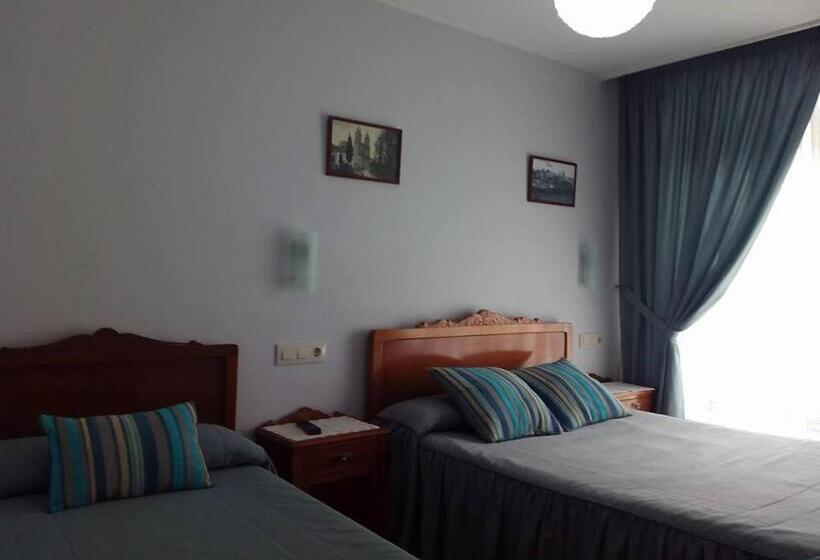 חדר סטנדרט לשלושה, Hostal Pumar