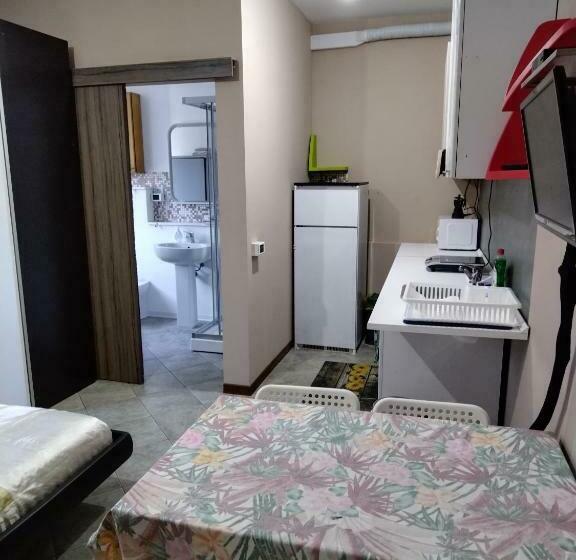 Номер Deluxe, Camera Manù