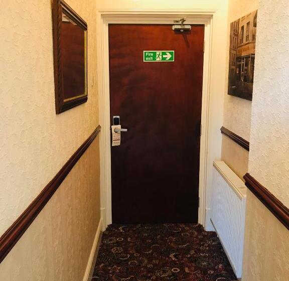 اتاق سوپریور, Cornerways Guest House