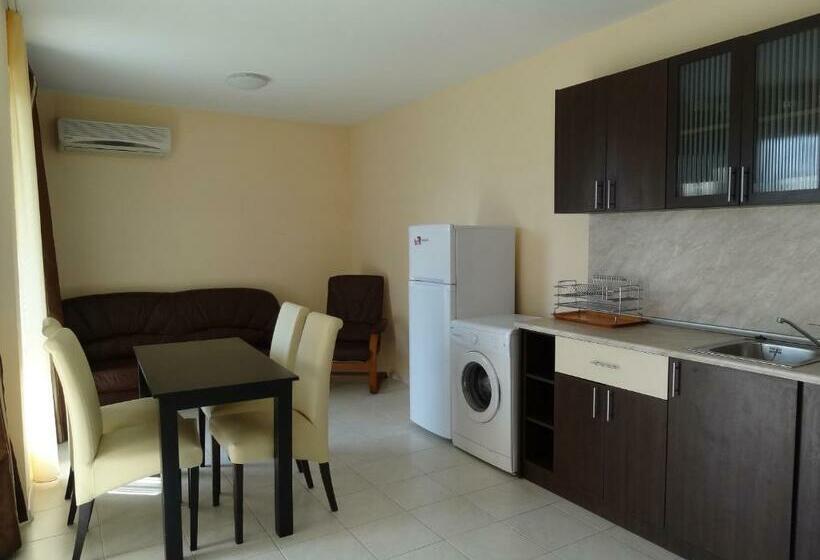آپارتمان 1 خوابه, Triumph Holiday Village