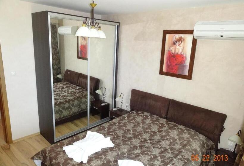 1 Bedroom Penthouse Apartment, Triumph Holiday Village