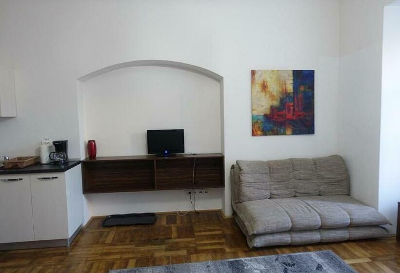 스탠다드 스튜디오, Casa Sforii Brasov
