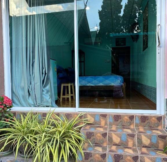 Дом 1 Спальня, Tassana House