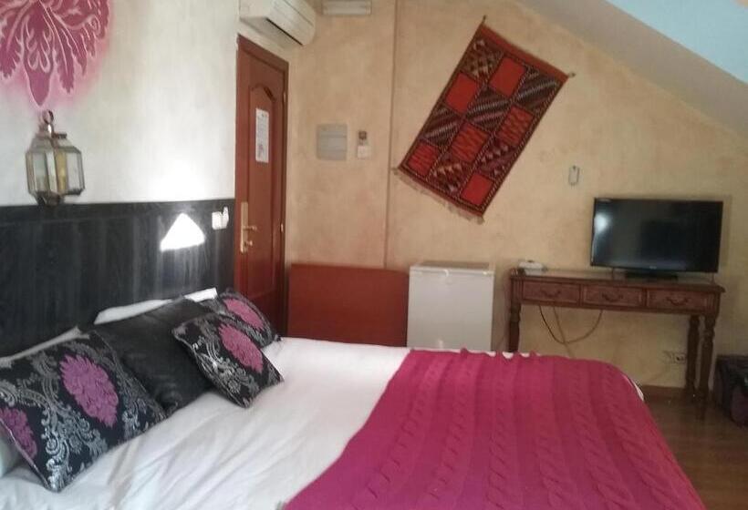 Номер Стандарт Трехместный, Hostal La Carretera