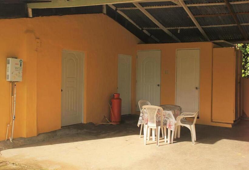 חדר מוזל מקלחת משותפת, Gipsy Ranch Rooms