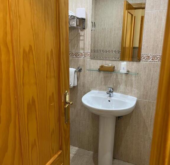 标准间内部标间, Hostal 82