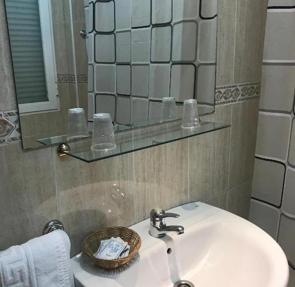 家庭间, Hostal 82