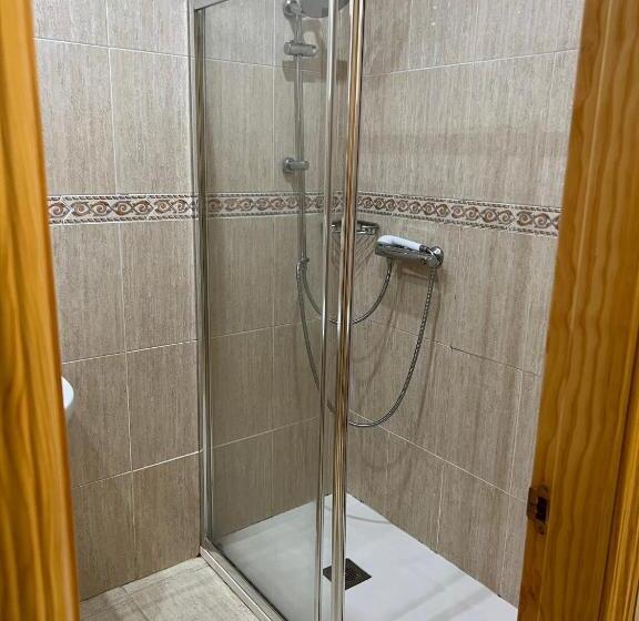 经济房, Hostal 82