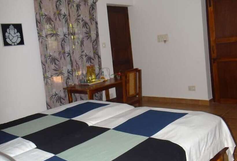 اتاق لوکس, Inn Pondiville Forest Retreat
