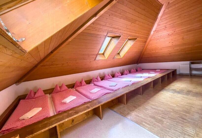 共用房间的床, Berggasthaus Tannalp