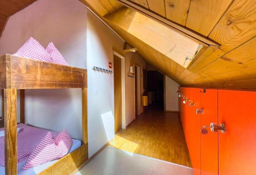 共用房间的床, Berggasthaus Tannalp