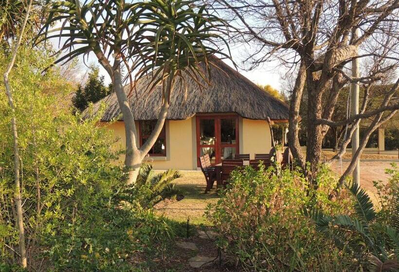 Номер Стандарт Вид на Сад, Strawberry Fields Country Manor Guest House