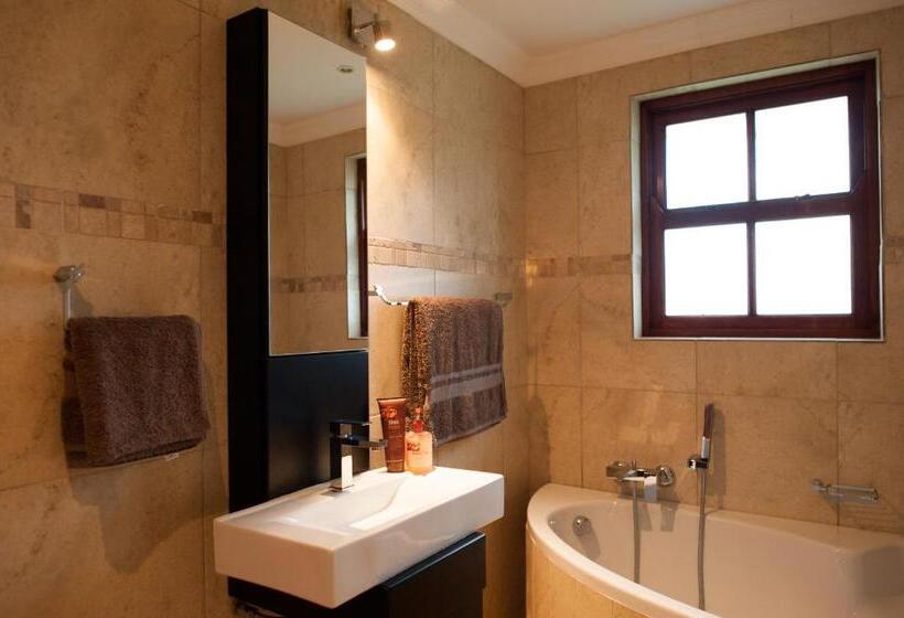 Номер Стандарт Вид на Сад, Strawberry Fields Country Manor Guest House