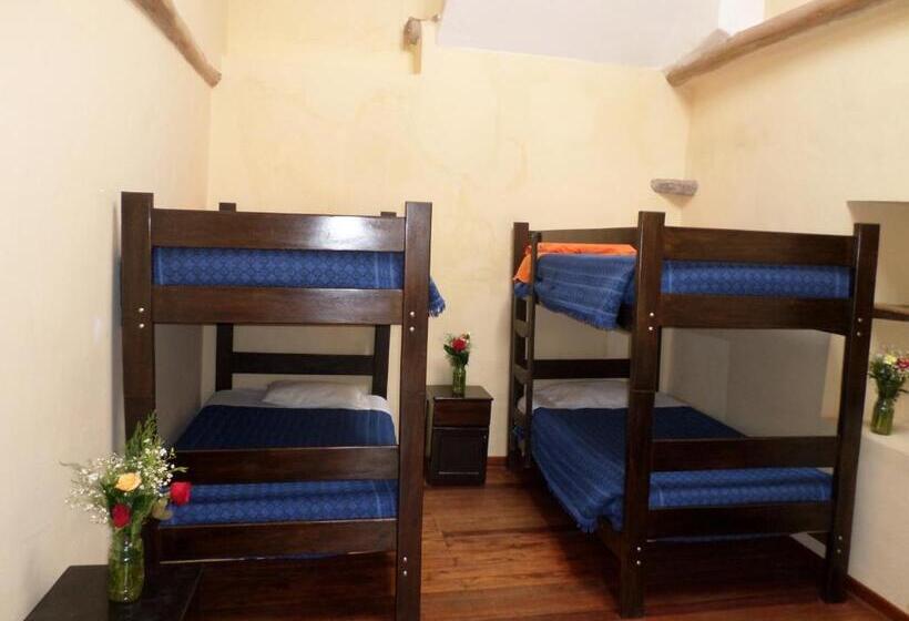 سرير فى غرفة مشتركه, Okidoki Cusco Hostal