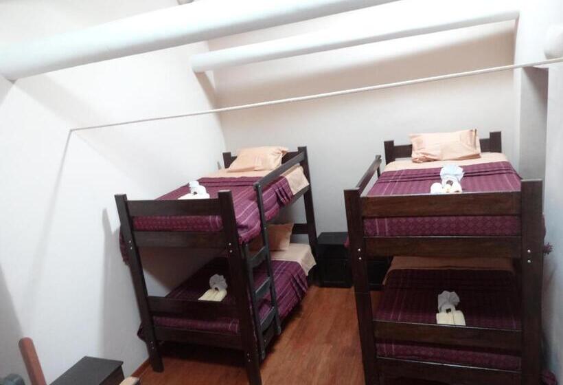 سرير فى غرفة مشتركه, Okidoki Cusco Hostal