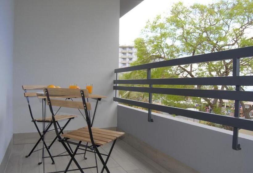 Студио Стандарт с Балконом, Apartamentos Turísticos Vitoria By Petit Hotels