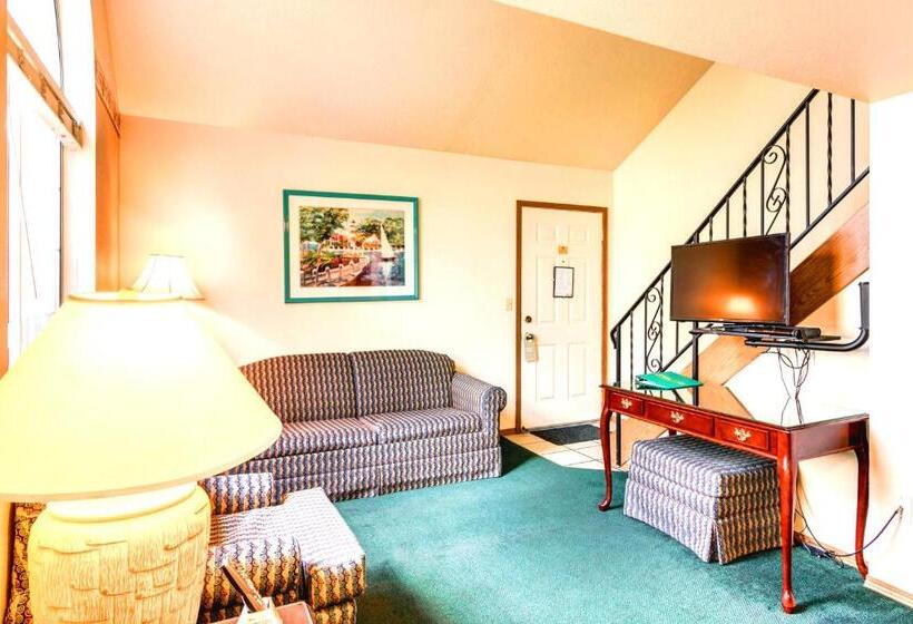 סוויטה נוף לגינה, Turning Leaf Townhome Suites