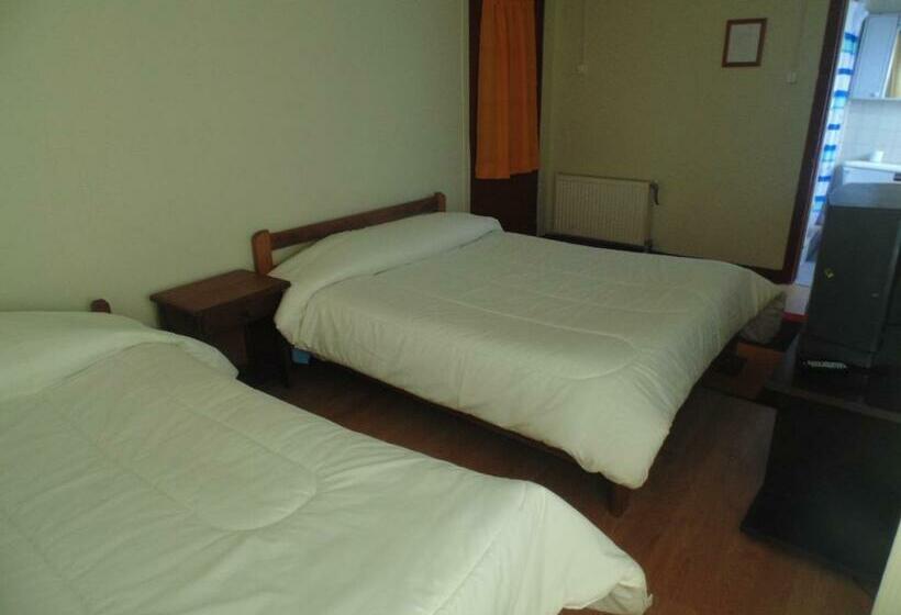 标准三人间, Hostal Arrayan