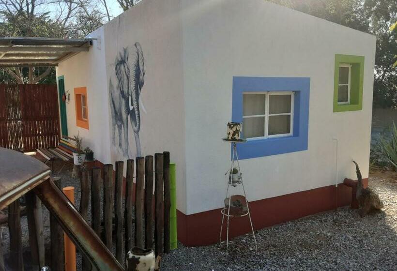 اتاق خانوادگی, Kai Oms Backpackers Lodge