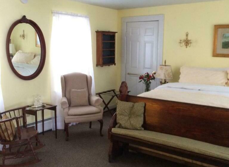 اتاق لوکس با تخت بزرگ, Blackinton Manor