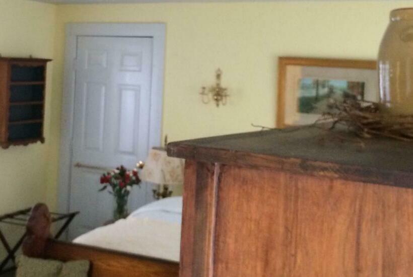 اتاق لوکس با تخت بزرگ, Blackinton Manor