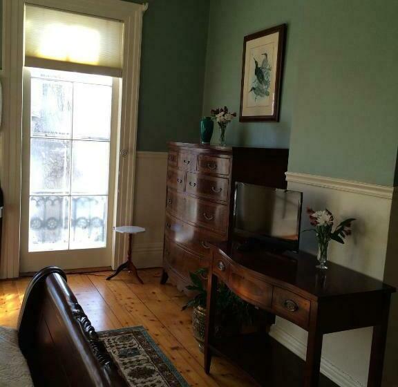 اتاق لوکس با تخت بزرگ, Blackinton Manor