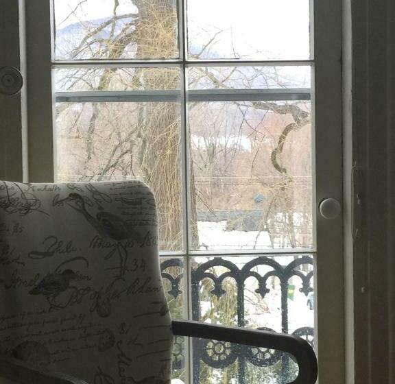 اتاق لوکس با تخت بزرگ, Blackinton Manor