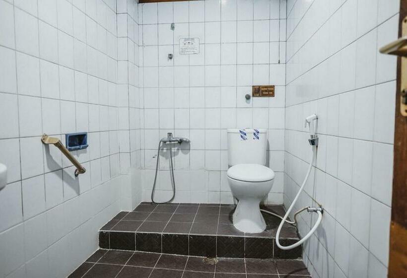 Номер Стандарт, Reddoorz @ Ungaran
