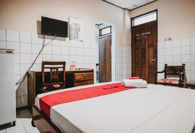 Номер Deluxe, Reddoorz @ Ungaran