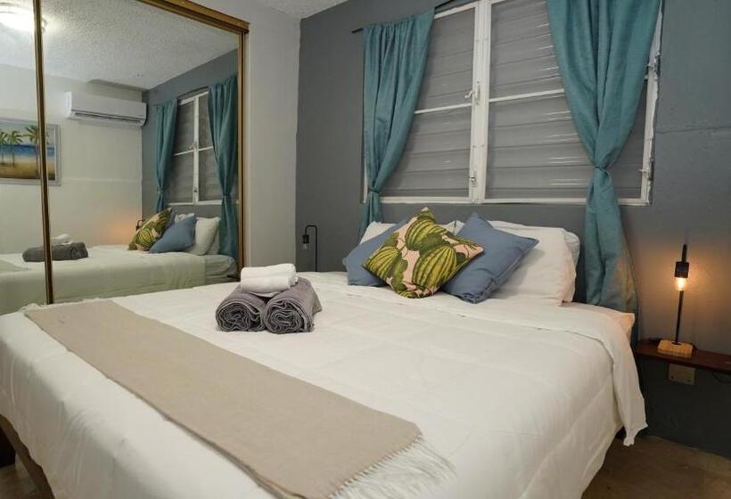 آپارتمان 2 خوابه, The Pelican Poshtel