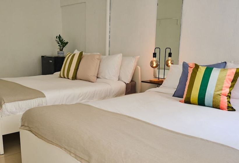 اتاق استاندارد با 2 تخت دوبل, The Pelican Poshtel