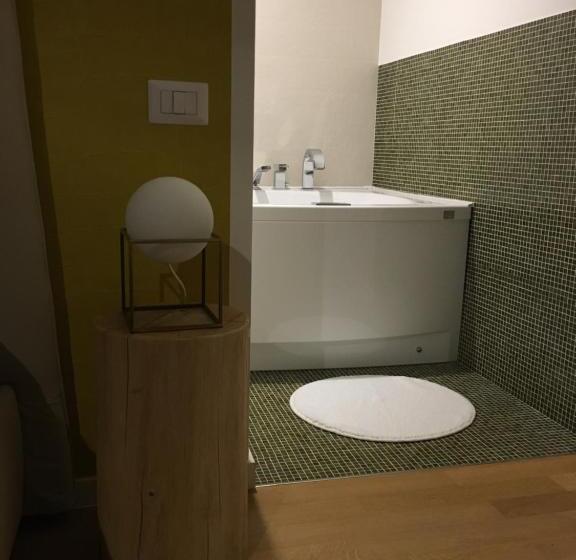 اتاق استاندارد با وان آب گرم, Suberito Rooms&bar