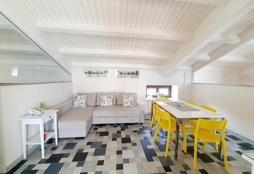 آپارتمان 1 خوابه با تراس, Boutique House Anna Franzò