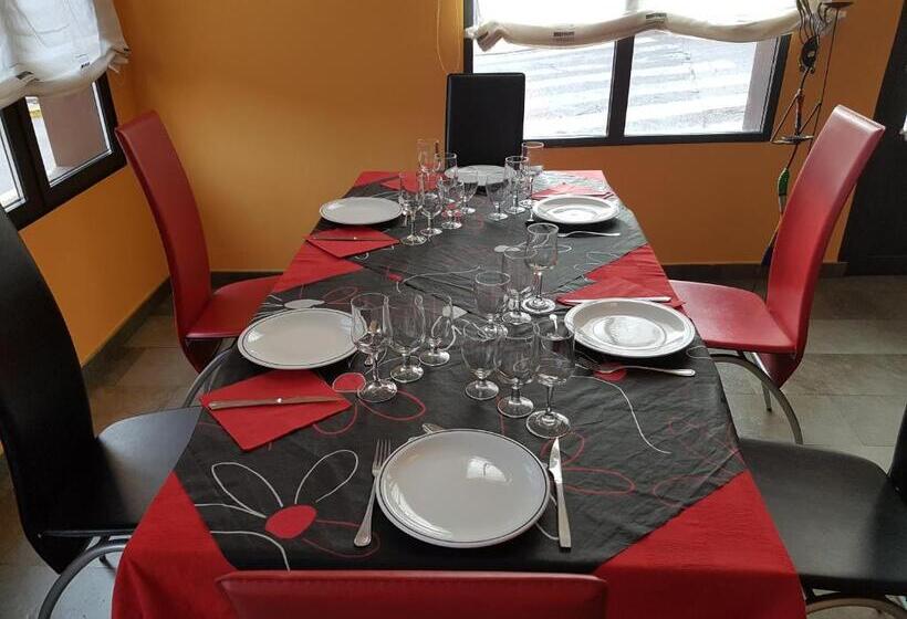 Номер Стандарт с Балконом, Hostal Camelot