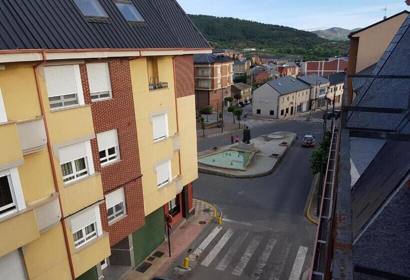 Номер Стандарт с Балконом, Hostal Camelot